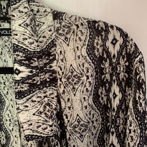 Volcom snakeskin shrug - Picture 3 of 4